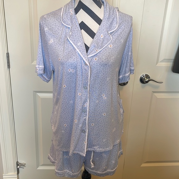 Pajama set size large. - Picture 2 of 4